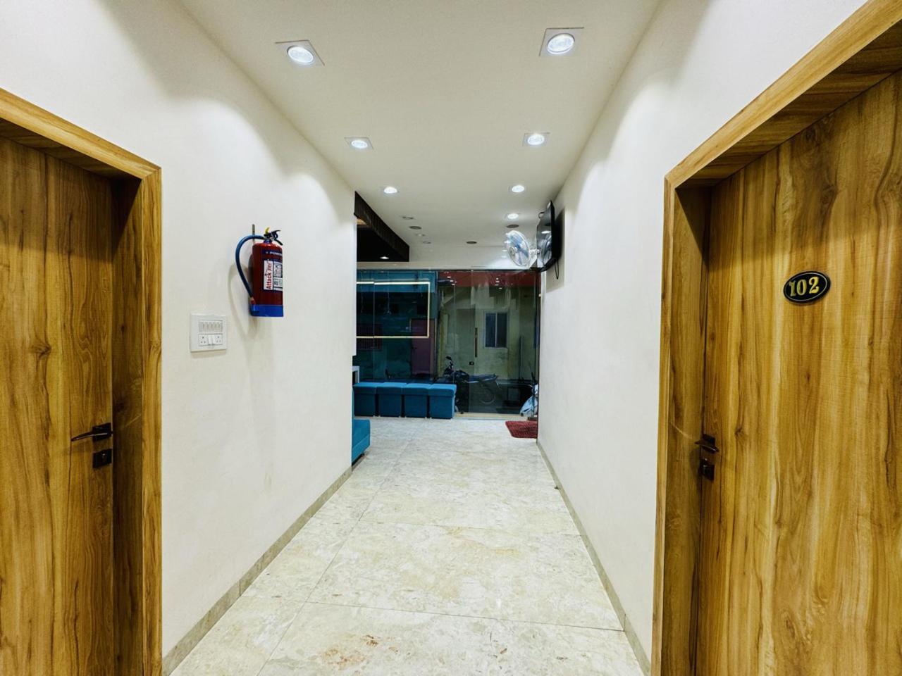 Hotel Shree Mahakal Krapa 乌贾因 外观 照片