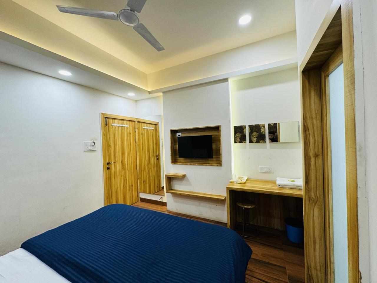 Hotel Shree Mahakal Krapa 乌贾因 外观 照片
